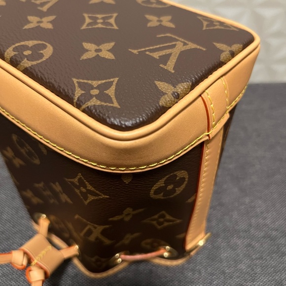 Louis Vuitton Monogram Nano Noe - Picture 8 of 16